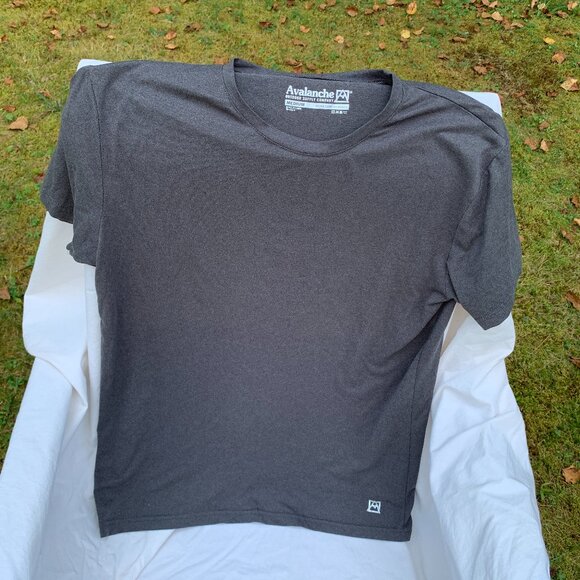 Avalanche Tops - Avalanche Size M Active t-shirt